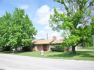 4th image of 500 Travis Dr