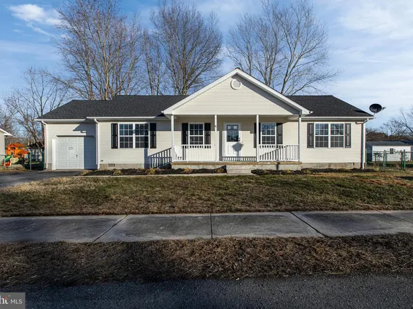 121 Courtney Ln, Felton, DE 19943