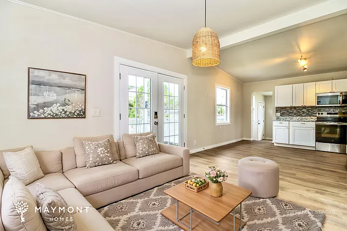 107 E Spruce St — Photo 4