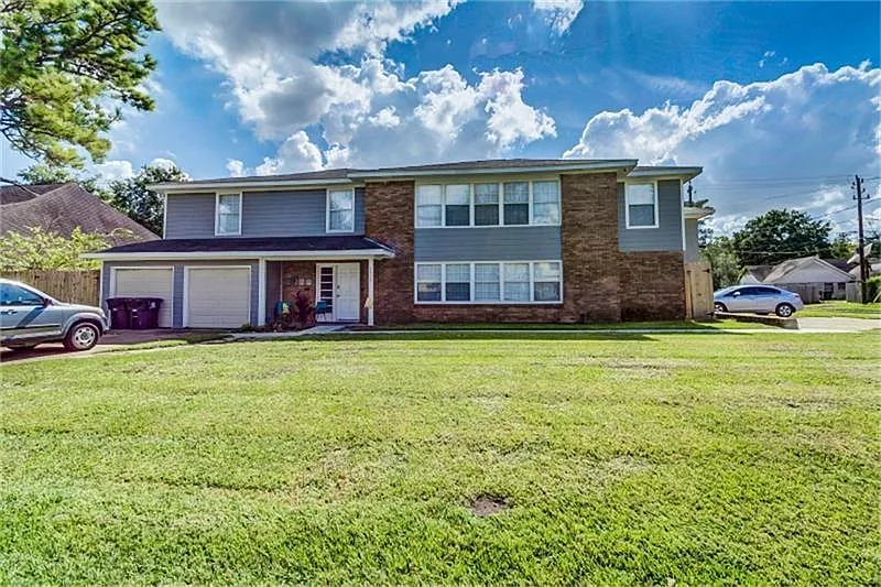 3 bed, 2.0 bath, 1525 sqft, $2,100 — Photo 1