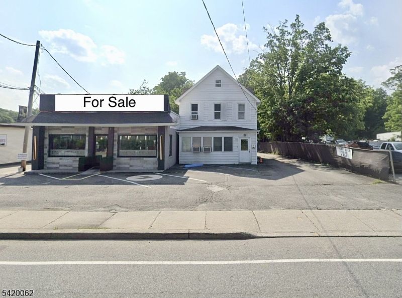 1st image of 897 Ringwood Ave #1