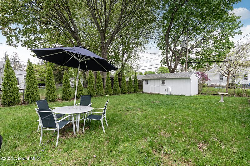 4th image of 17 Betwood Street