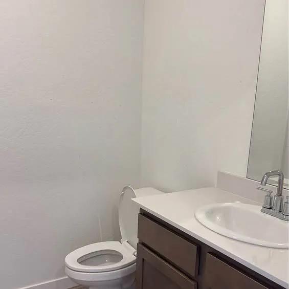 1082 Wayfarer Ln W — Photo 5