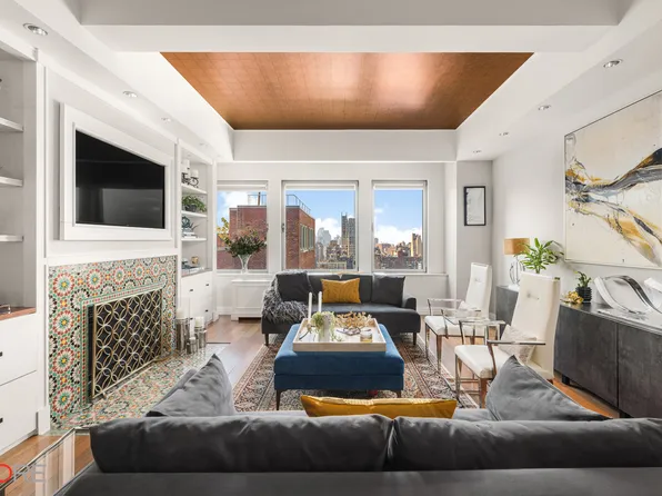 252 7th Avenue PHA image 1 of 16