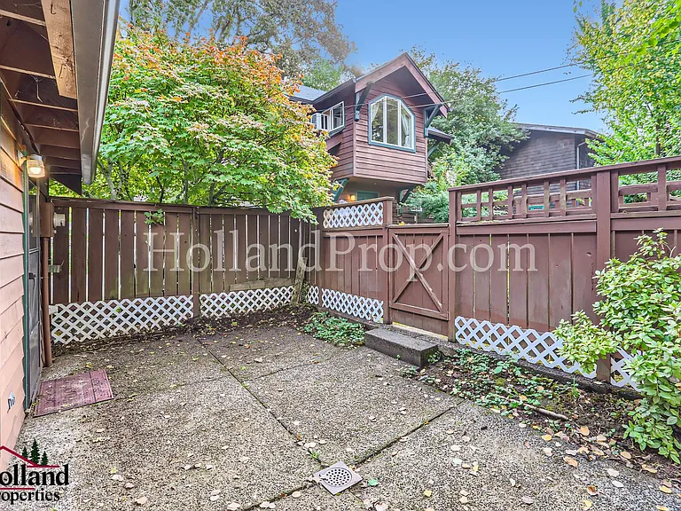 1719 Main St #1 — Photo 23