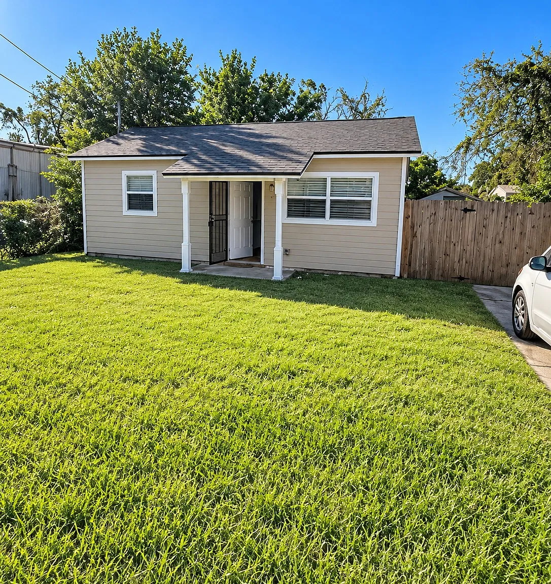 2 bed, 638 sqft, $1,400 — Photo 1