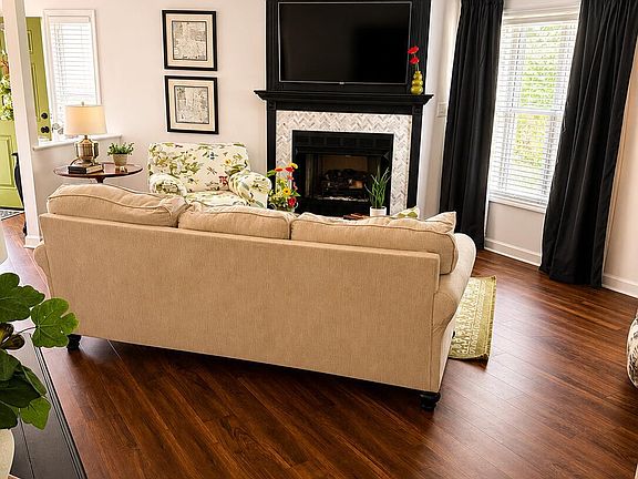 4th image of 409 Commerce Avenue #B