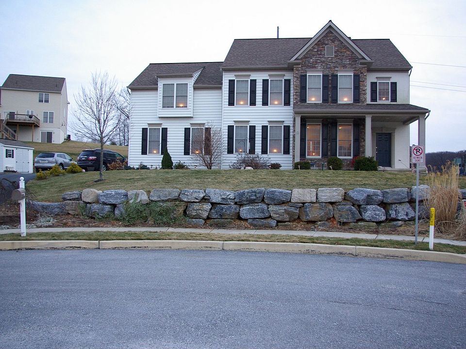 Home on cul-de-sac