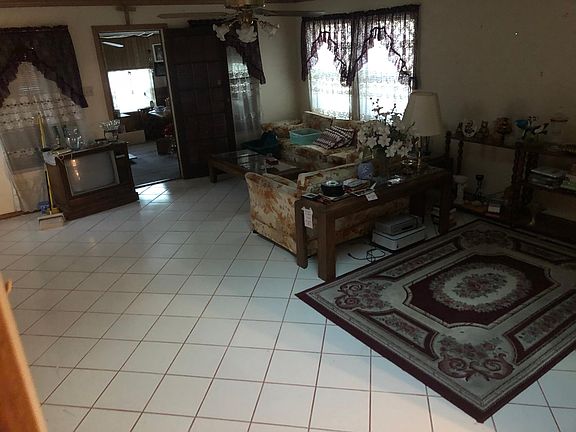 5th image of 3937 Panama Dr
