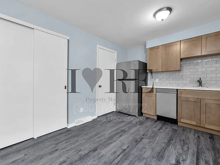 870 N Meadows Ct #F — Photo 8