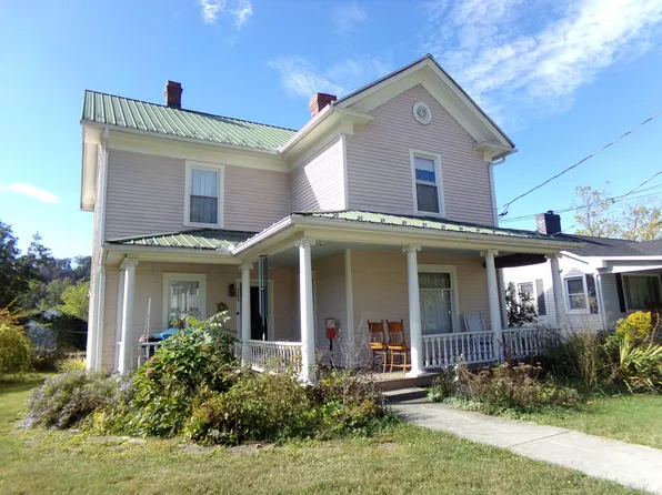 705 Maple Ave W, Alderson, WV 24910