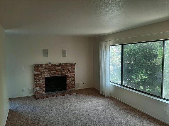 4th image of 2901 Merriam Ln