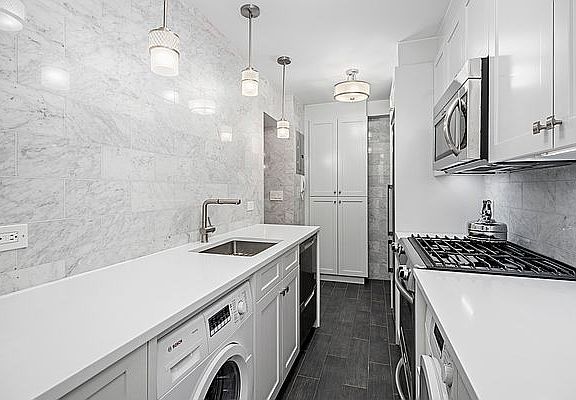 5th image of 111 E 88th St APT 10C