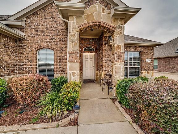 3rd image of 120 Lacy Oak Ln