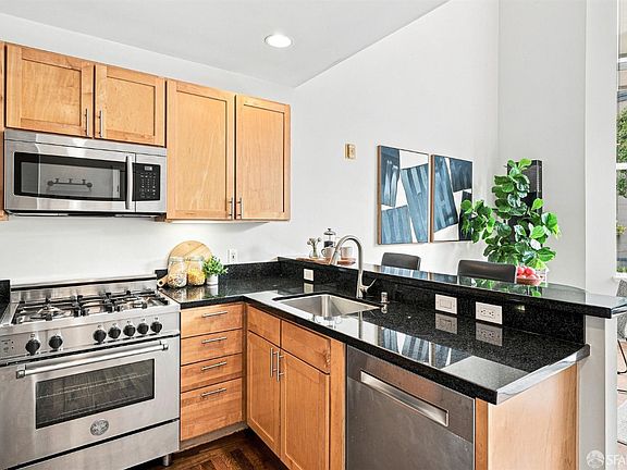 5th image of 301 Gough St APT 3