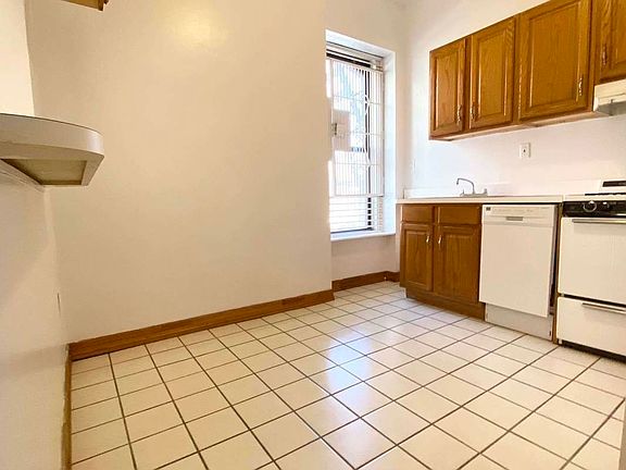 4th image of 200 W 98th St APT 3W