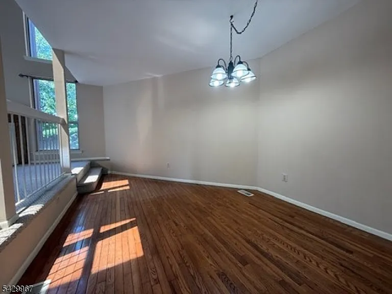 3844 Bloomingdale Dr — Photo 5