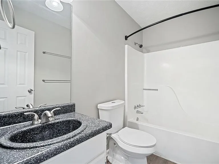 5590 Princeton Oaks Dr — Photo 35