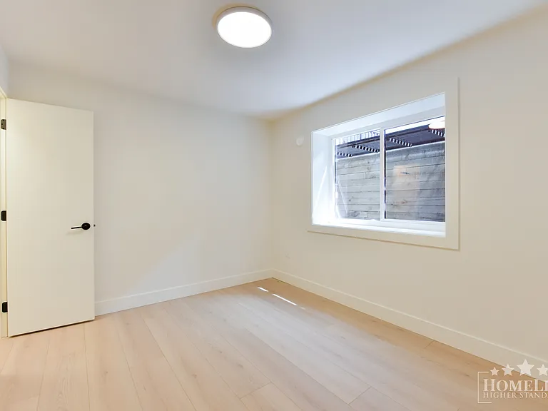 11004 78th Ave #BASEMENT — Photo 10
