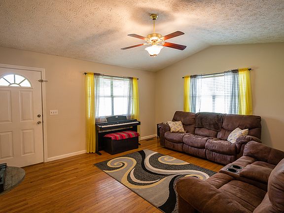 4th image of 571 River Trace Dr