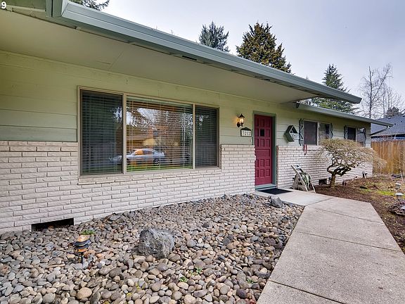 2nd image of 3212 NE Edelweiss Ave