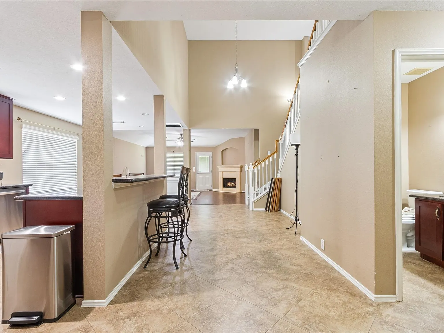 4 bed, 2.5 bath, 2880 sqft, $2,500 — Photo 4