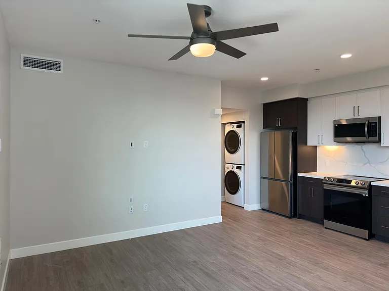 Evoc Hillcrest — Photo 43
