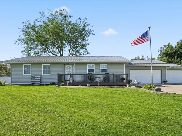 306 4th Ave, Van Horne, IA 52346