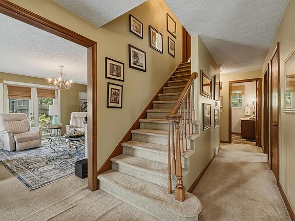 4th image of 4 Pine Grove Ln