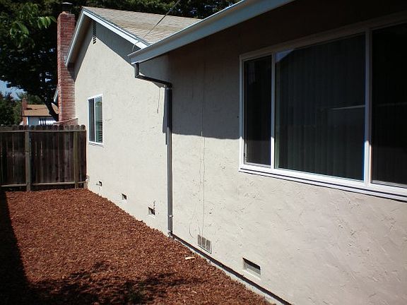 4th image of 819 Warbler Way