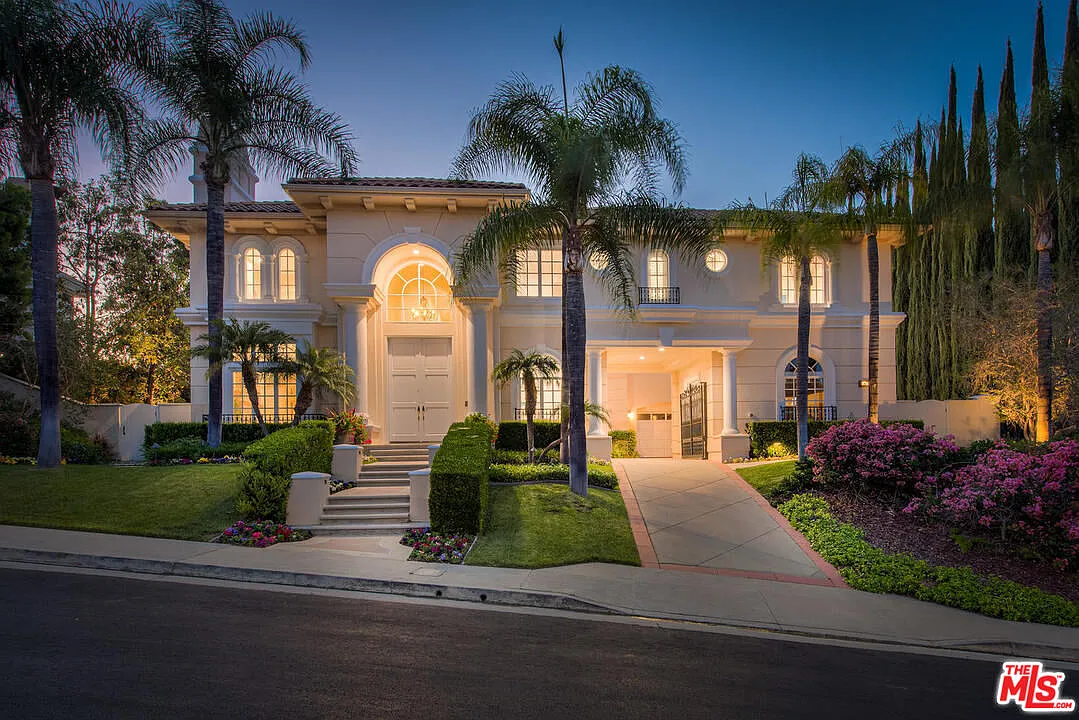 6 bed, 7.5 bath, 6399 sqft, $19,995 — Photo 2