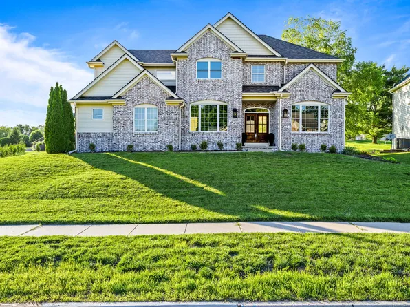 5583 Beechwood Ter, West Des Moines, IA 50266