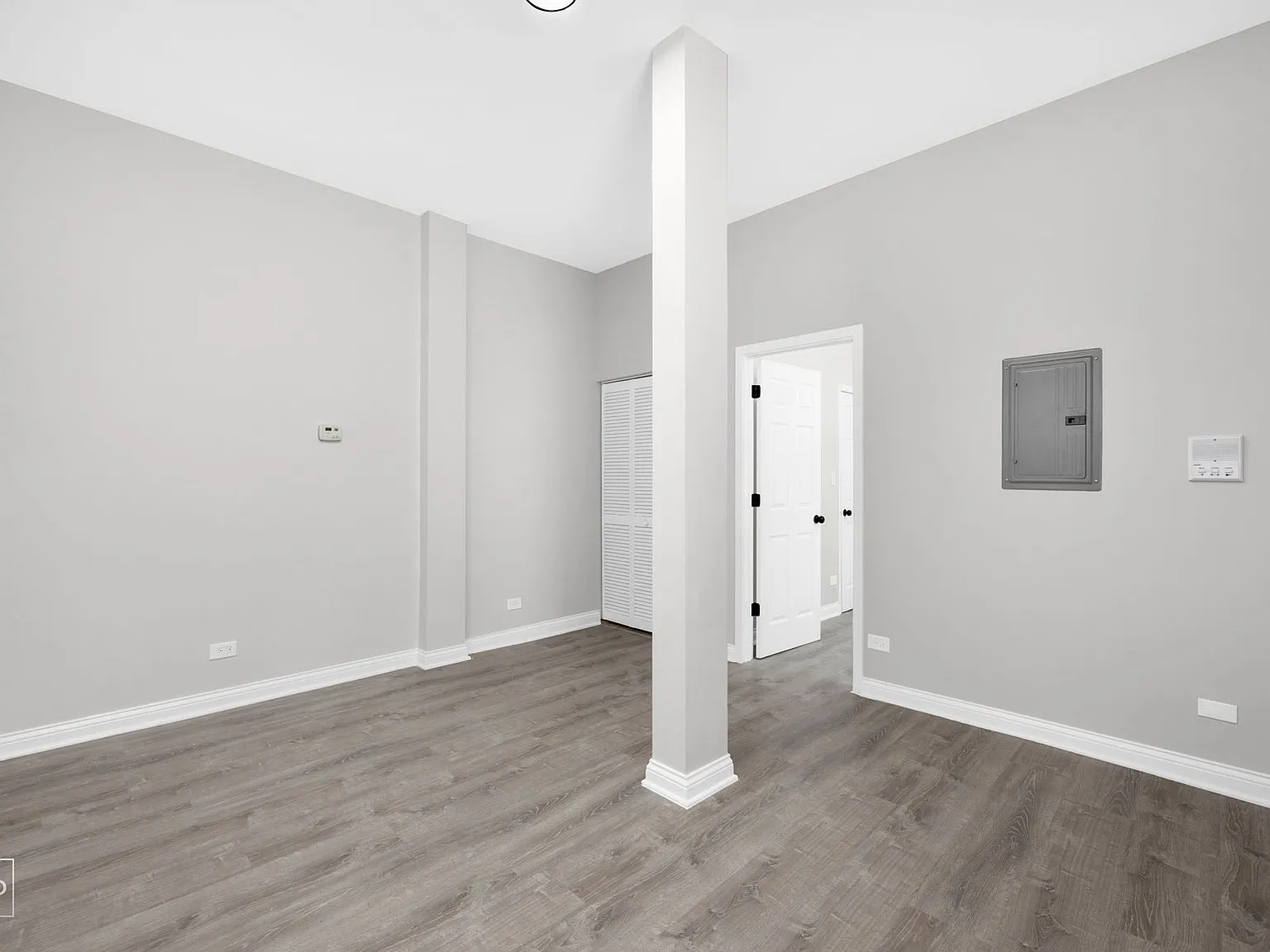 801 E Drexel Square — Photo 4