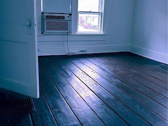 3rd image of 11 Vinebrook Ave