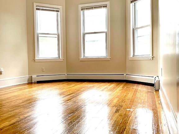 4th image of 339 Westford St Unit 10