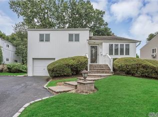 38 Briarwood Ln, Plainview, NY 11803