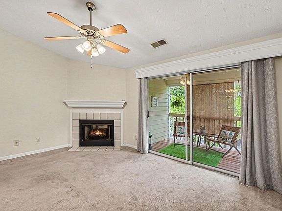 4th image of 230 Willowbrook Ct Unit 9