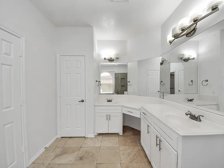 11207 Satin Tail Ln — Photo 28