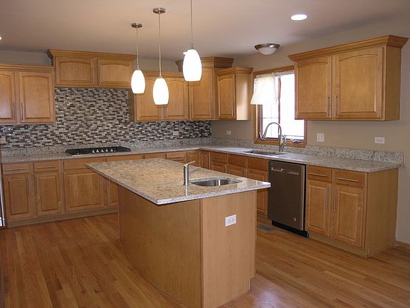 4th image of 3838 Dewey Ave