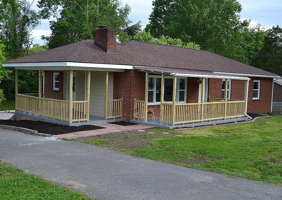 1st image of 206 Lindy Dr