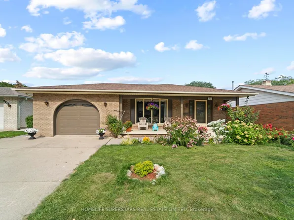 9925 Holly Cres, Windsor, ON N8R 1Y6