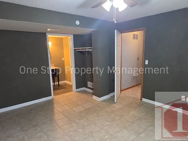 1317 S Huntington Dr — Photo 18