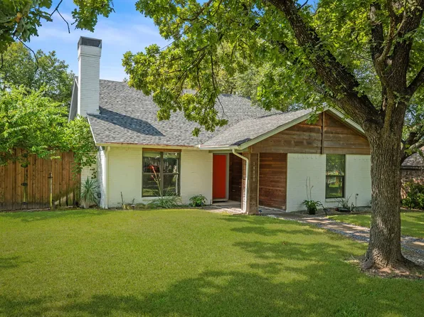 10830 Hayfield Dr, Dallas, TX 75238