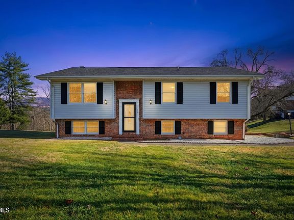 3rd image of 2660 Warren Dr