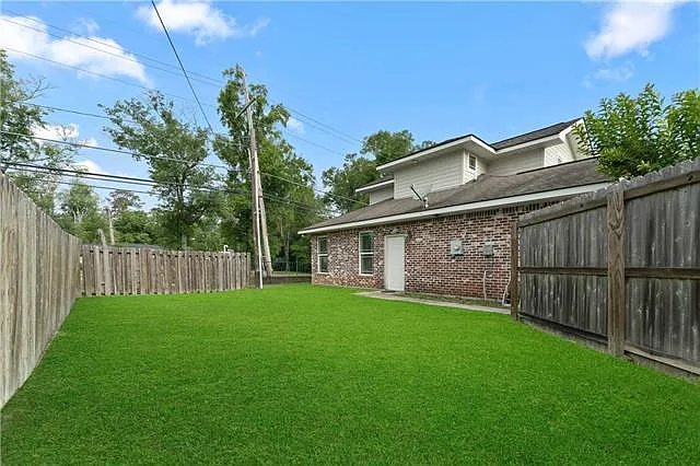 17014 Octavia St — Photo 20