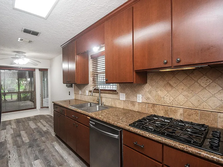 11915 N Hanworth Dr — Photo 9
