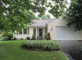 7 Freedom Pond Ln, North Chili, NY 14514