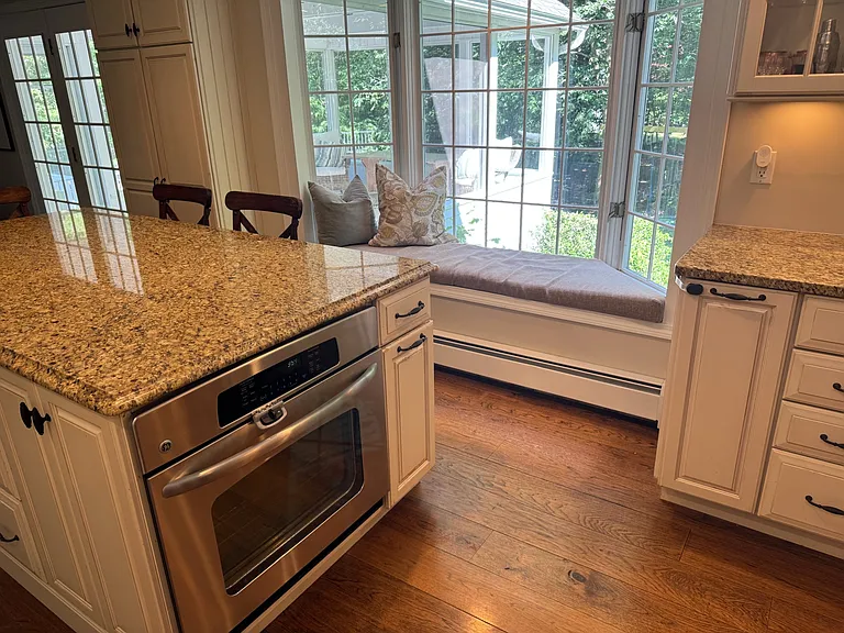 Island oven w/ window seat