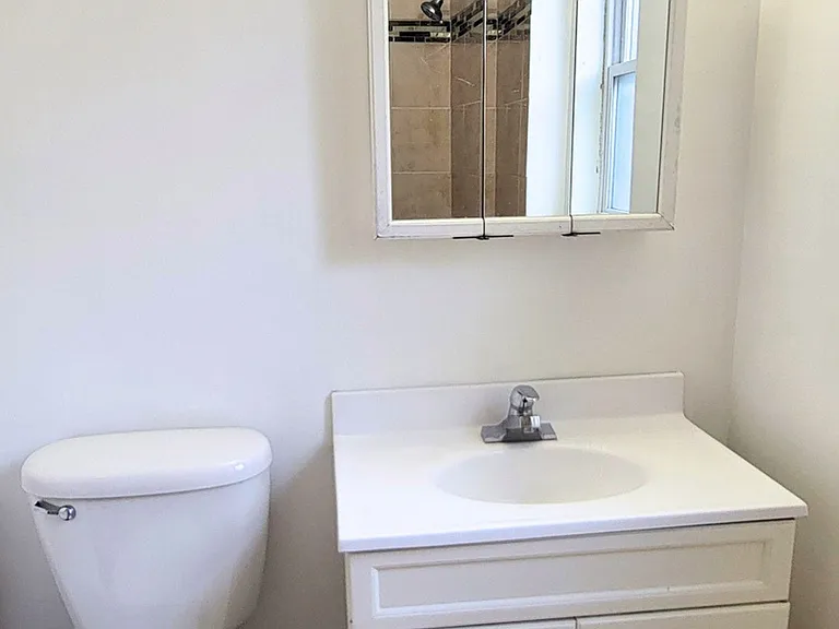 2054 W Roscoe St #2 — Photo 11