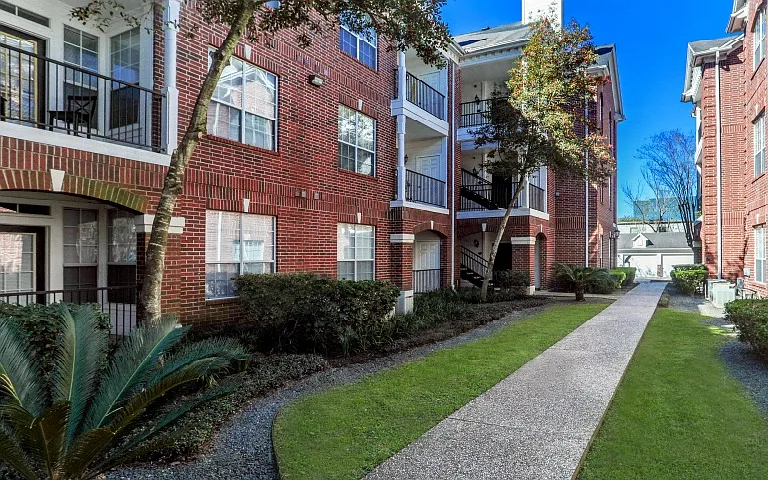 Tuscany Apartments — Photo 30